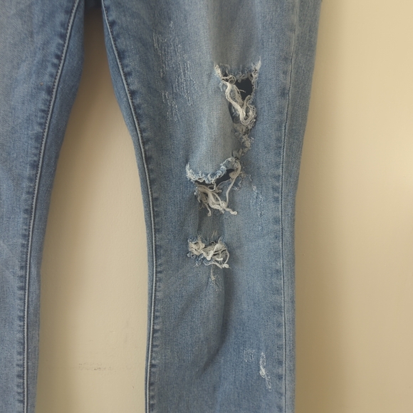 Judy Blue 11/30 distressed boyfriend jeans - Picture 2 of 9